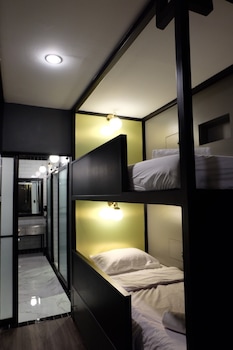 four sisters homestay hostel