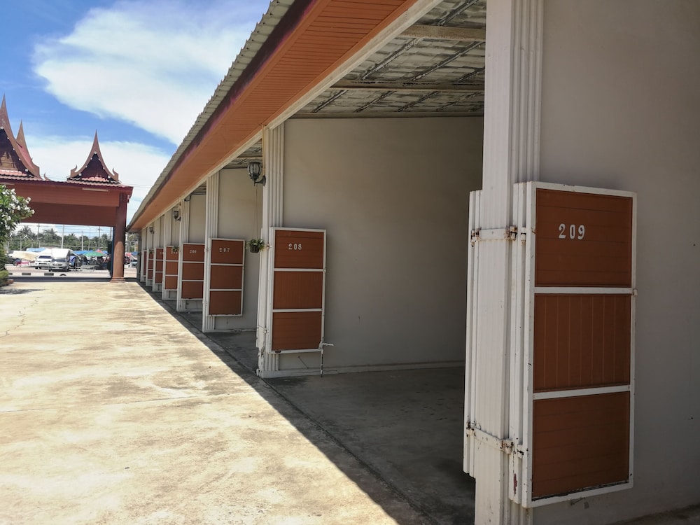 reurn thai resort ratchaburi