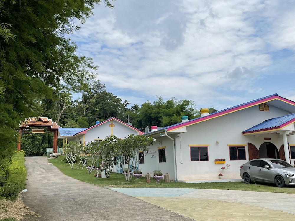nahinlad resort