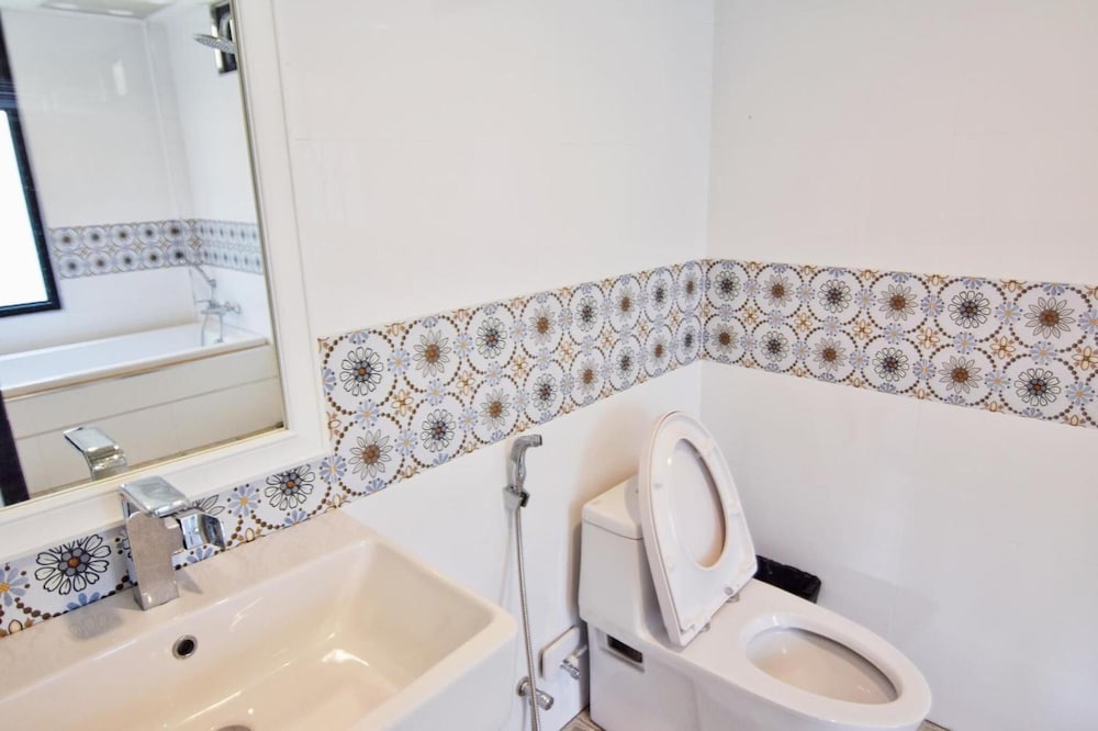 pirom lake and resort