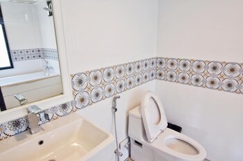 pirom lake and resort