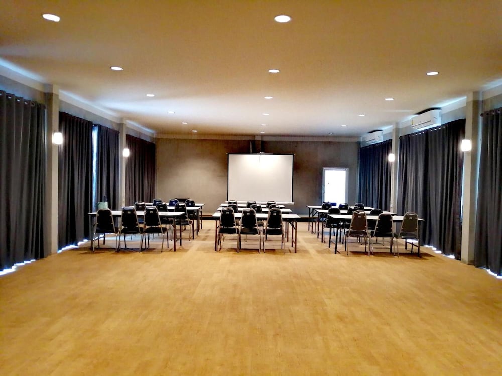 pirom lake and resort