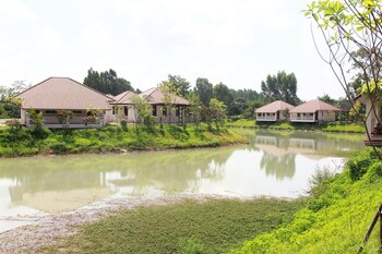 pirom lake and resort