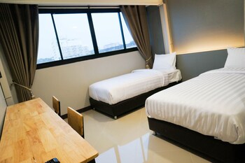 lux rooms night bazaar