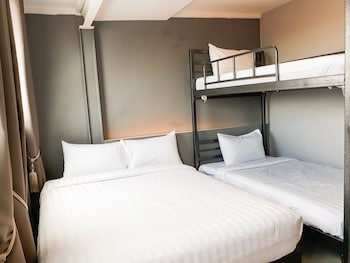 lux rooms night bazaar