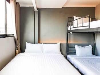 lux rooms night bazaar