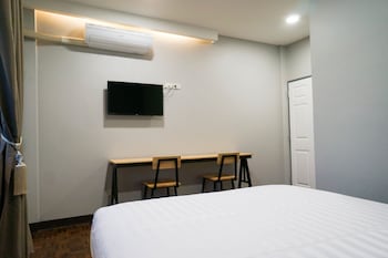 lux rooms night bazaar