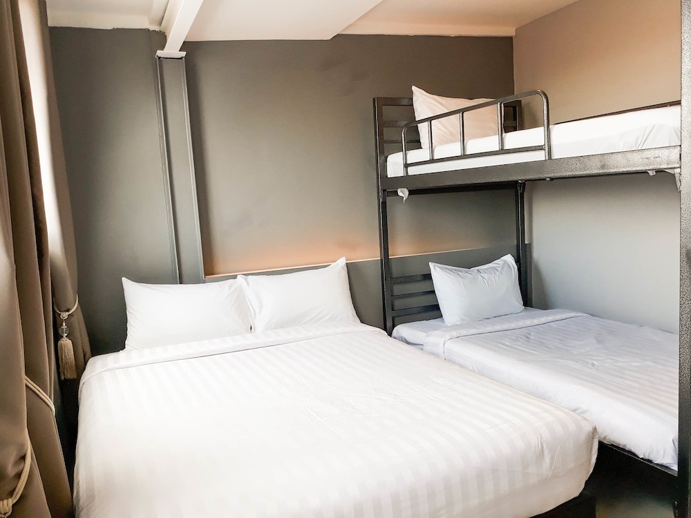 lux rooms night bazaar