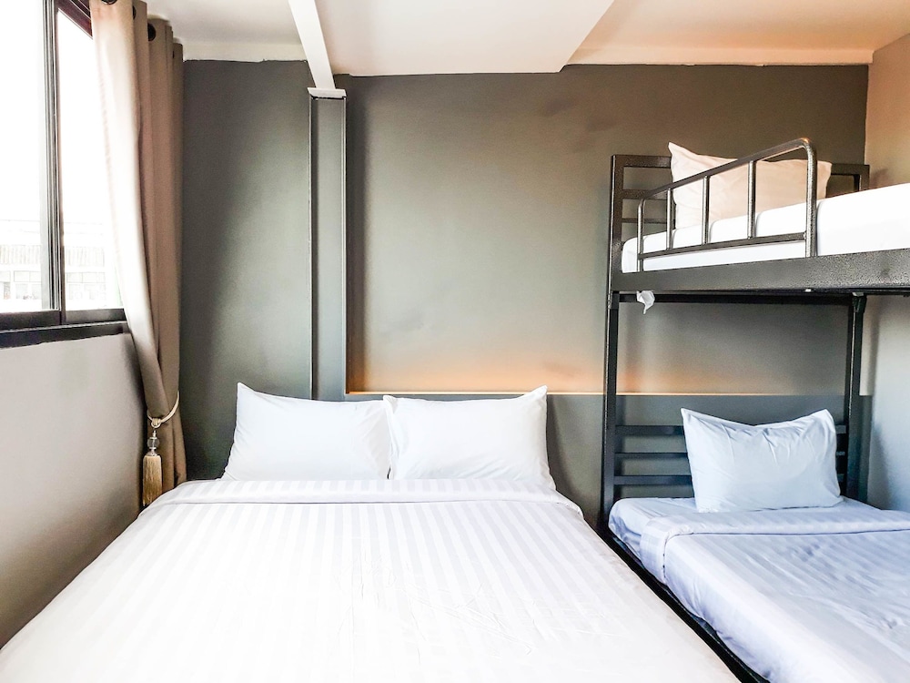 lux rooms night bazaar