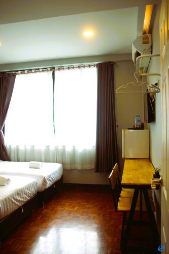 lux rooms night bazaar