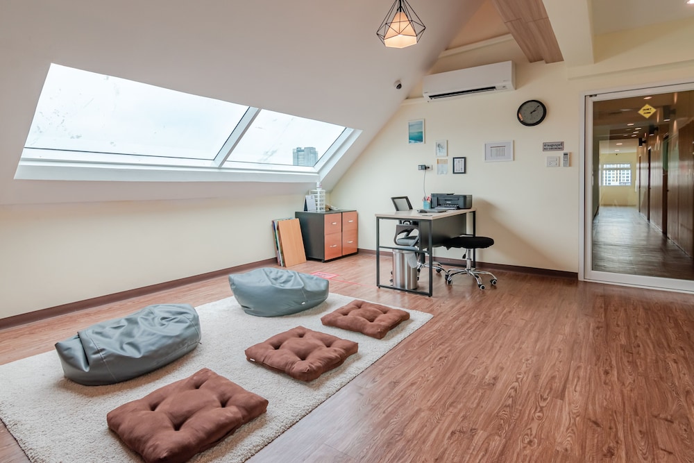 the victory view hostel adults only