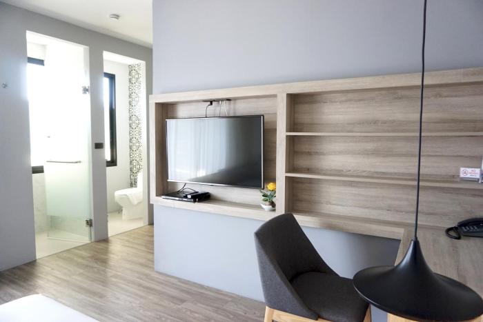 the lake chalong hotel