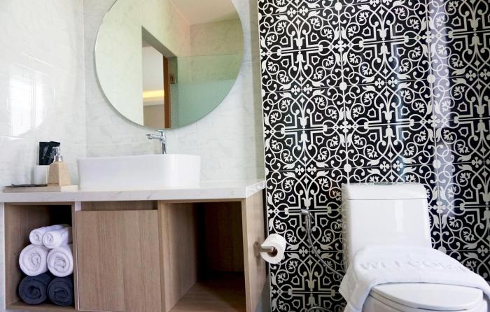 the lake chalong hotel