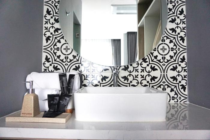 the lake chalong hotel