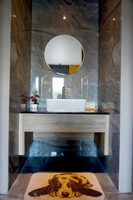 the lake chalong hotel