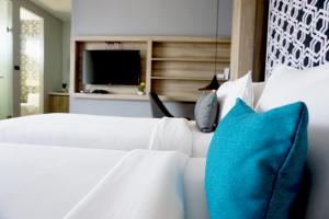 the lake chalong hotel