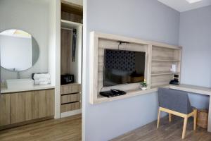 the lake chalong hotel