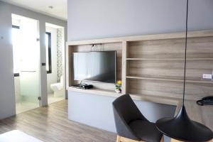 the lake chalong hotel