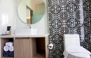 the lake chalong hotel