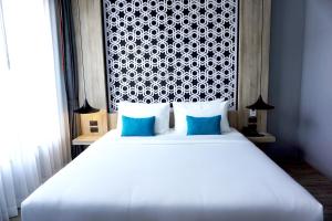 the lake chalong hotel