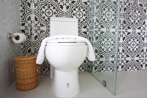 the lake chalong hotel