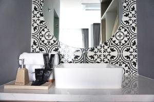 the lake chalong hotel