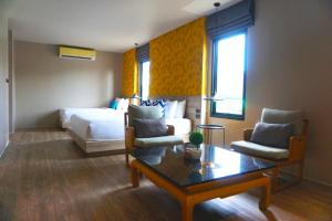 the lake chalong hotel