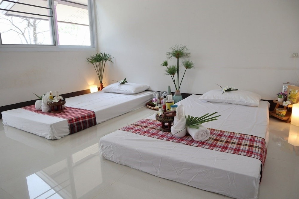 chiangrai lake hill resort