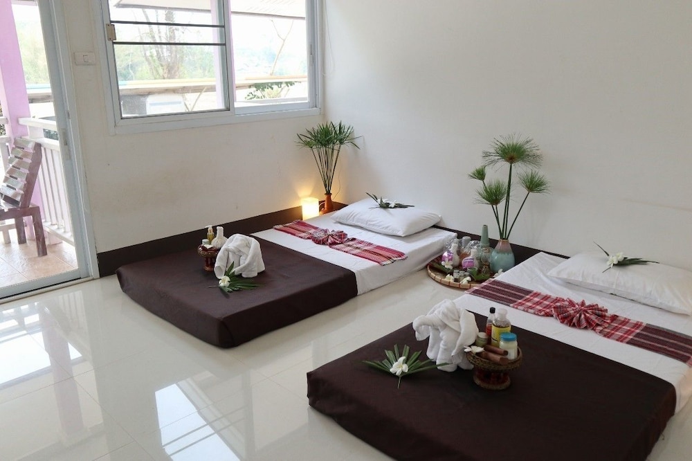 chiangrai lake hill resort