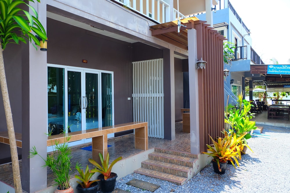 tharadol beach resort