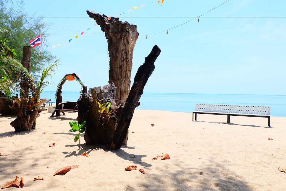 tharadol beach resort