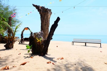 tharadol beach resort