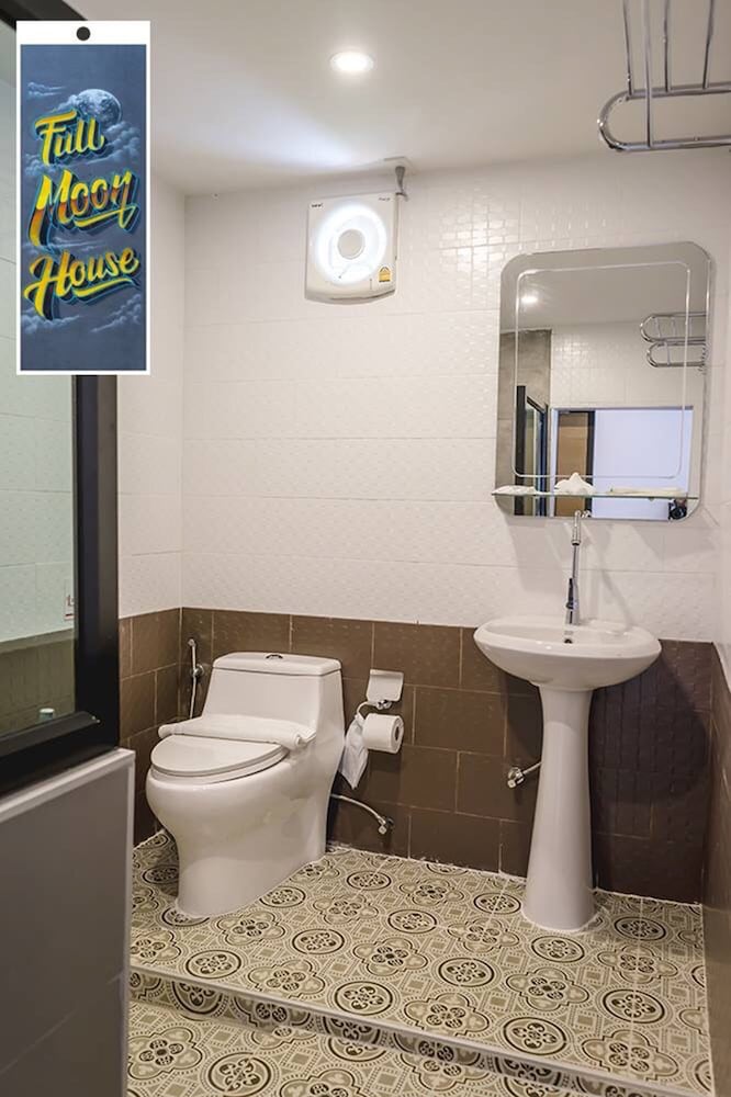 full moon house hostel