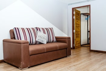 full moon house hostel