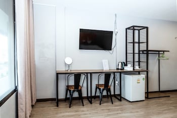 full moon house hostel