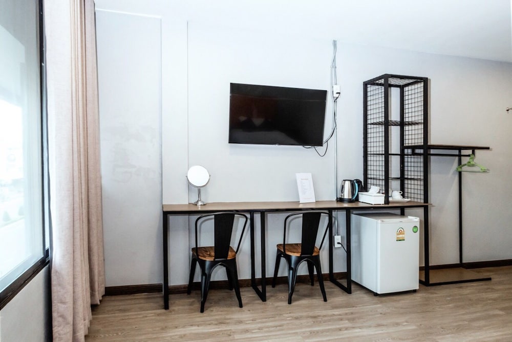 full moon house hostel