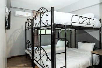 full moon house hostel