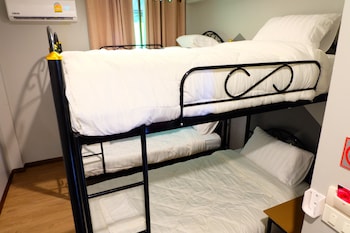 full moon house hostel