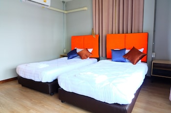 full moon house hostel