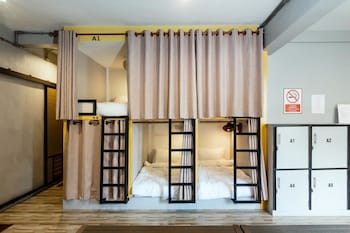 full moon house hostel