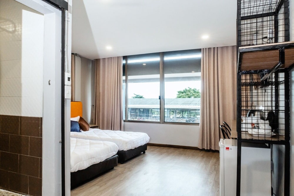 full moon house hostel