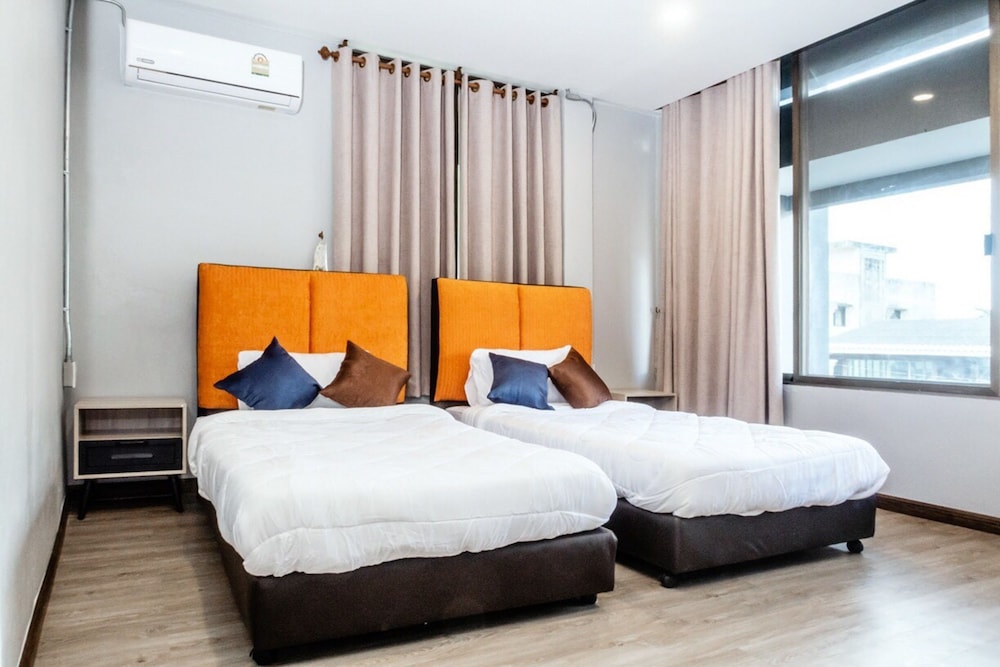 full moon house hostel
