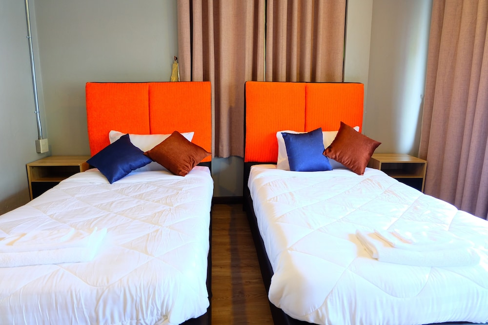 full moon house hostel
