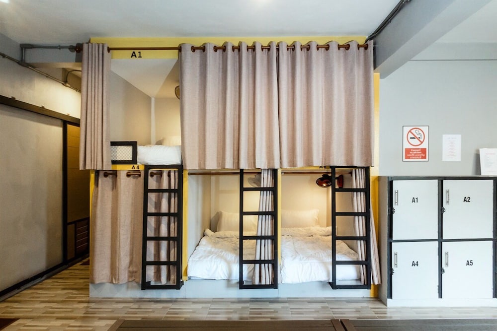 full moon house hostel