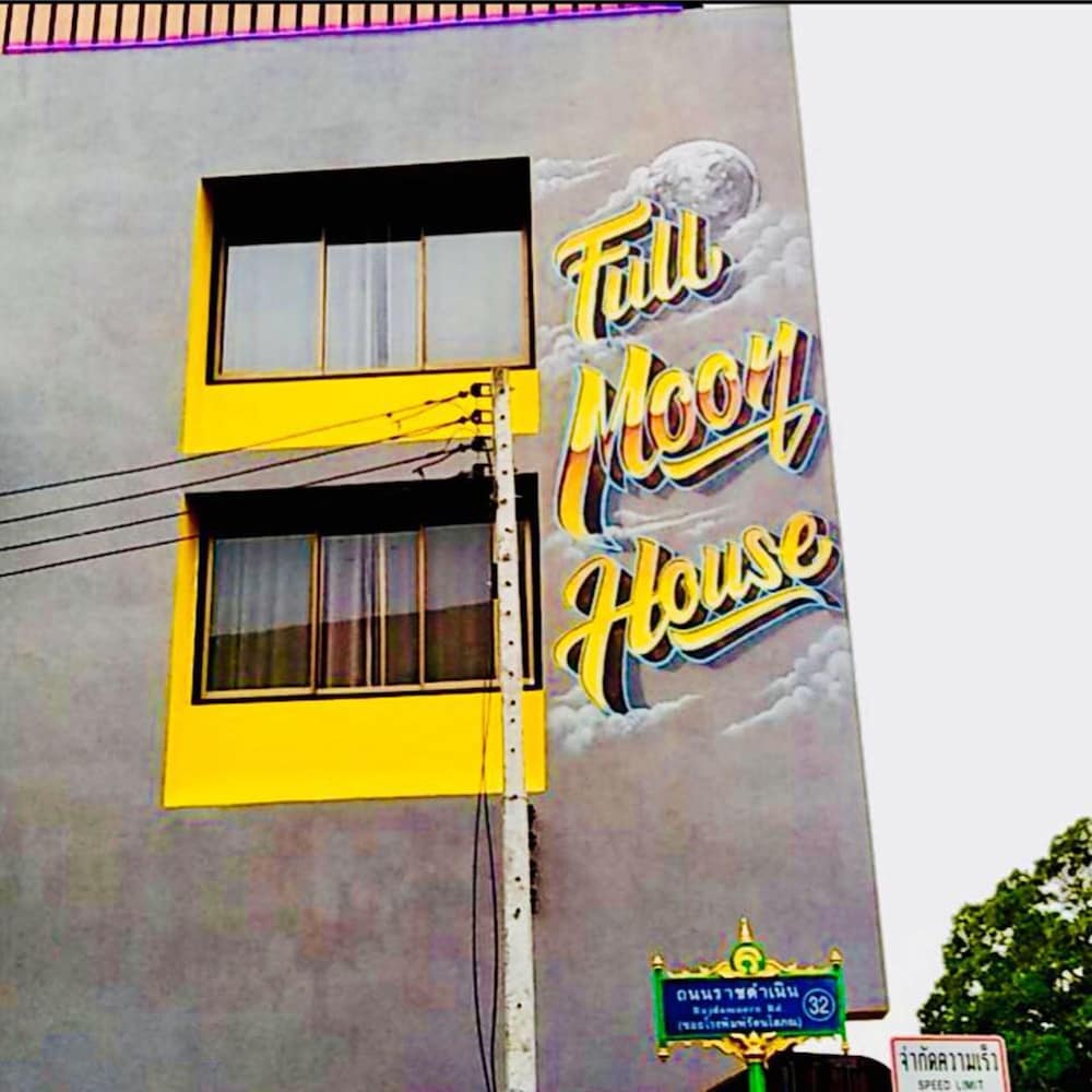 full moon house hostel