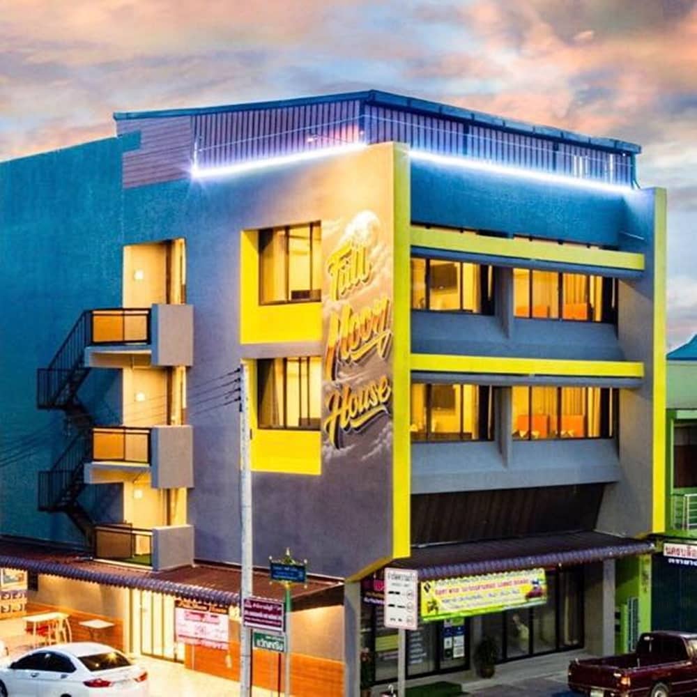 full moon house hostel