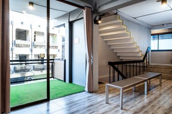 full moon house hostel