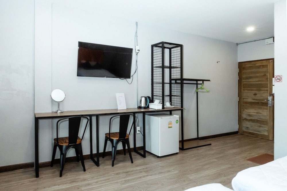 full moon house hostel