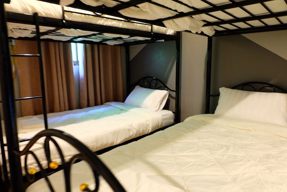 full moon house hostel