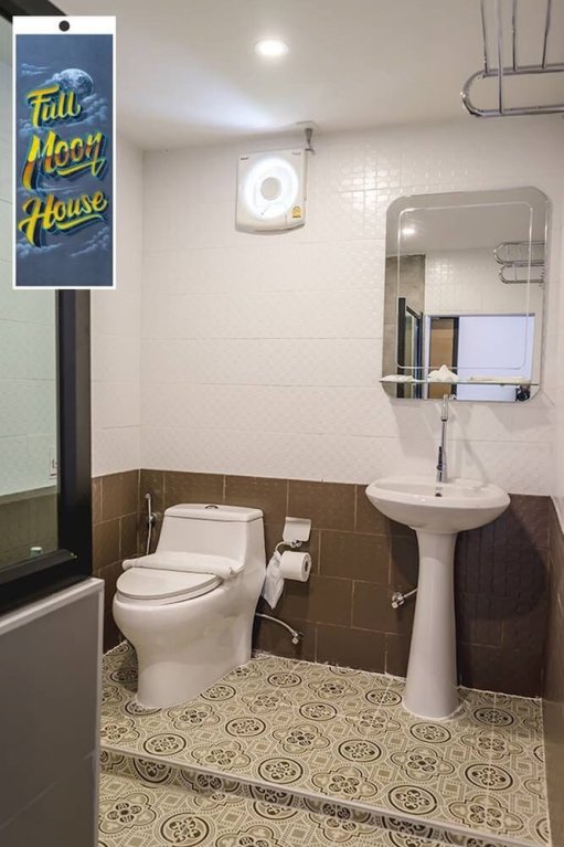 full moon house hostel